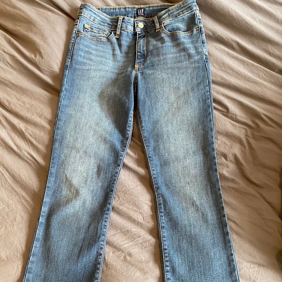 GAP Denim - GAP CROP KICK JEANS WITH FRINGED ENDS